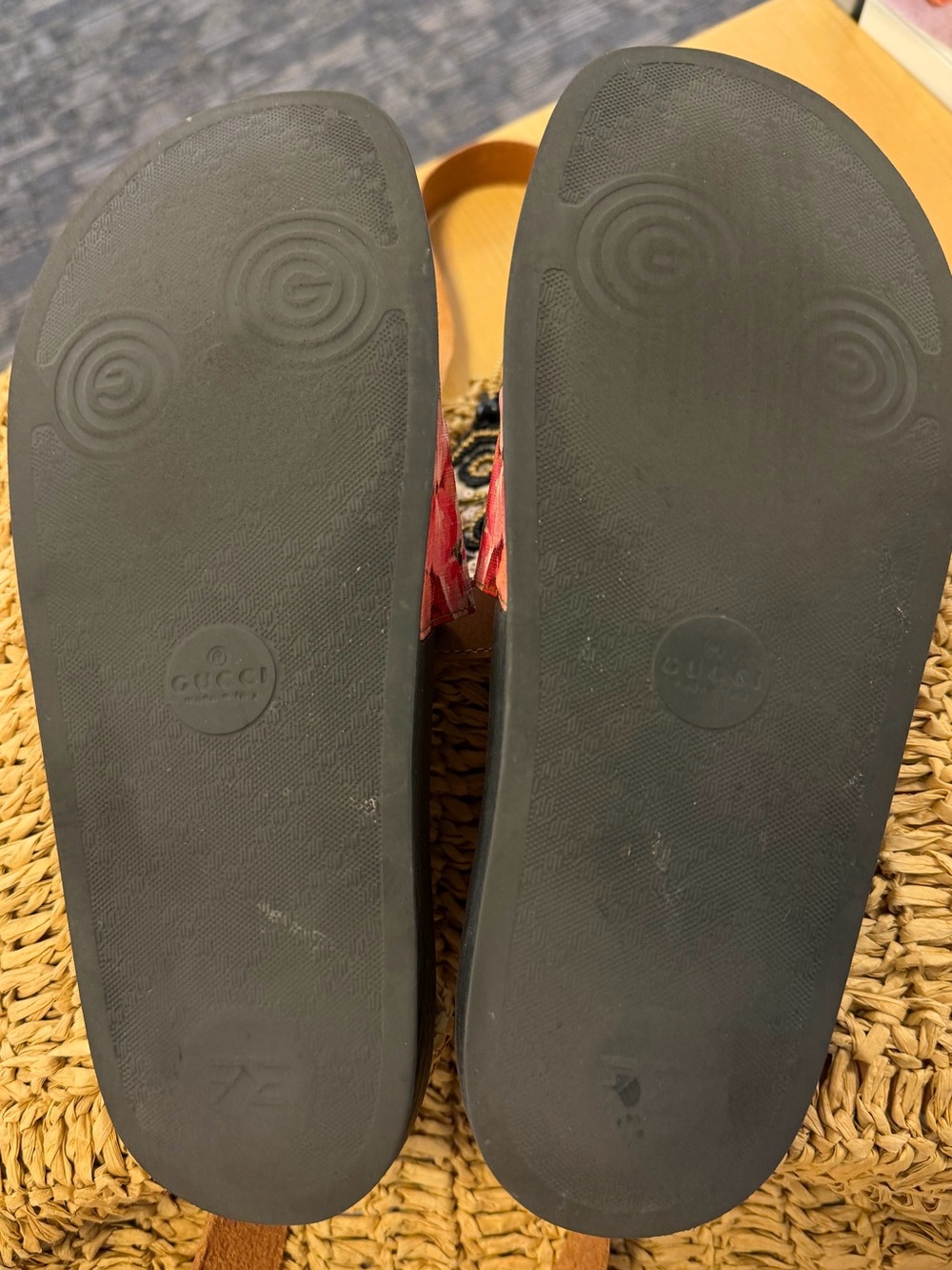 Authentic Gucci Bloom Floral GG Slide Sandals - Red, Pink, Green - Picture 2 of 4